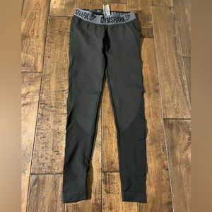 BEAND NEW, not worn GYM SHARK workout leggings.